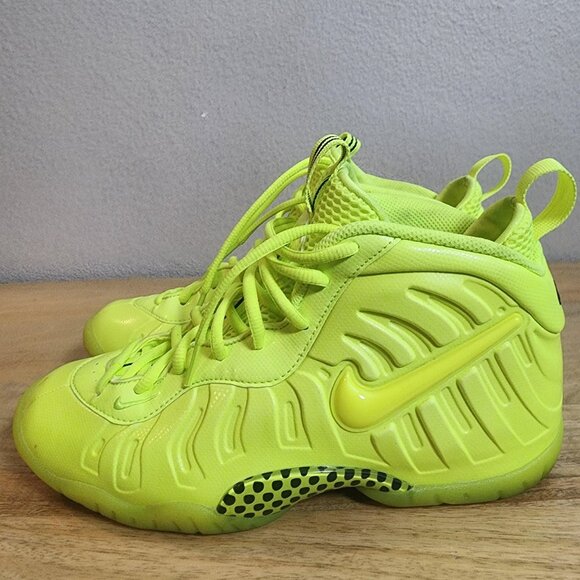 Nike Little Posite One Shoes Youth Size 7Y Volt Neon Yellow CW1593-707 - Picture 5 of 12